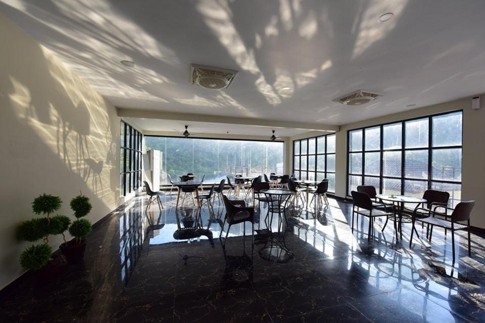 Hotel La Orilla Muzaffarabad Exterior photo