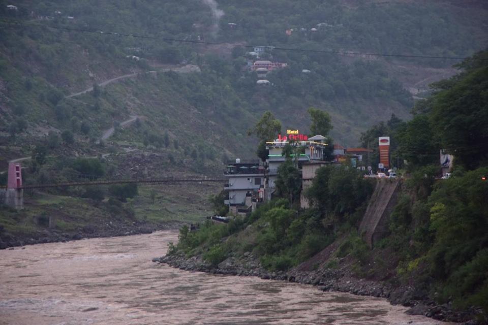 Hotel La Orilla Muzaffarabad Exterior photo