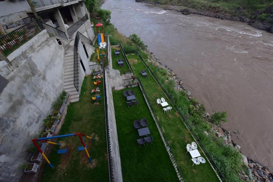 Hotel La Orilla Muzaffarabad Exterior photo