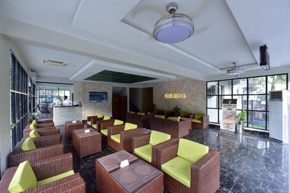 Hotel La Orilla Muzaffarabad Exterior photo