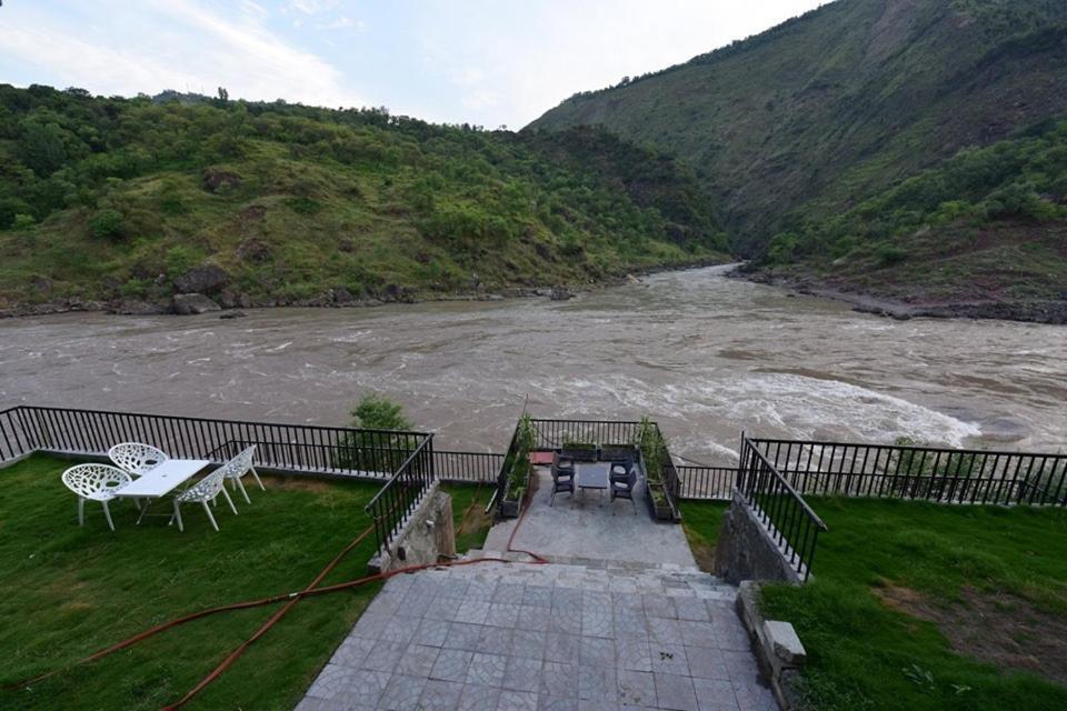 Hotel La Orilla Muzaffarabad Exterior photo