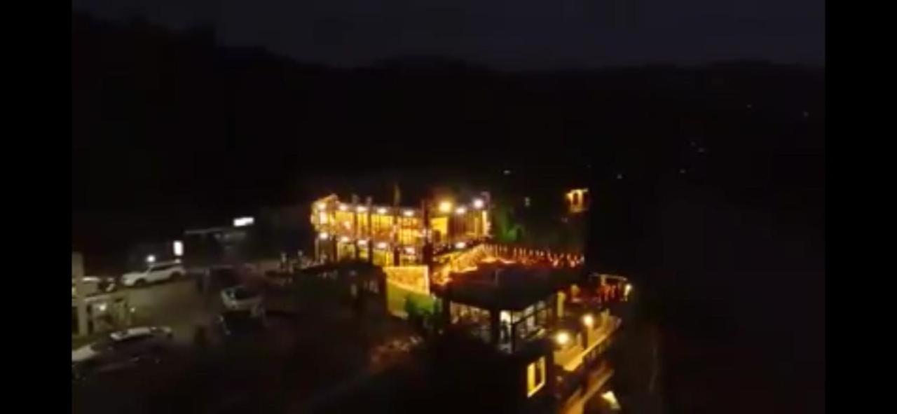 Hotel La Orilla Muzaffarabad Exterior photo