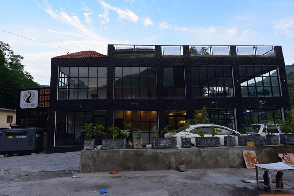 Hotel La Orilla Muzaffarabad Exterior photo
